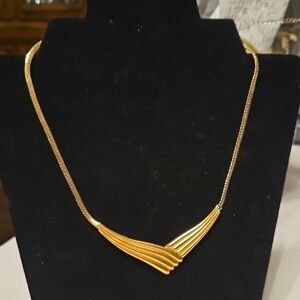 Elegant Gold Tone Necklace, New